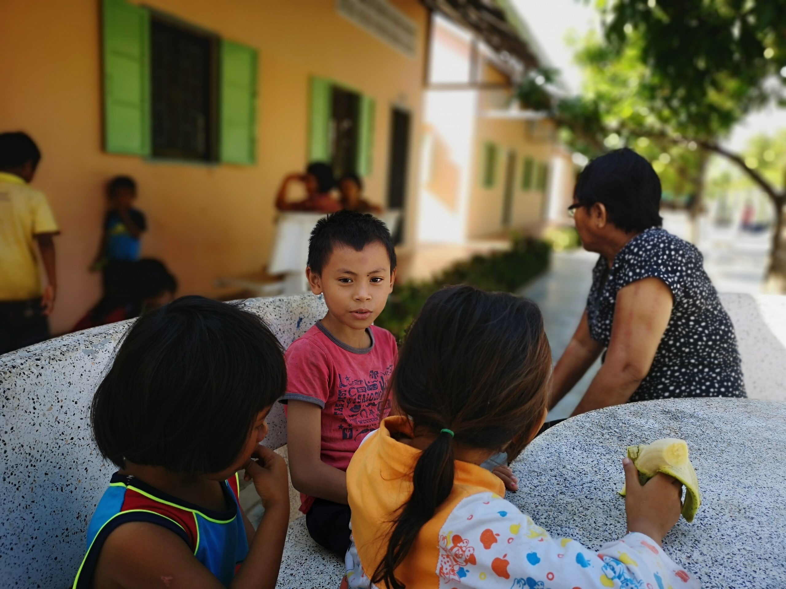 Au près du centre DEC: C’est dans cette structure située dans la province de Kandal que nous parrainons 2 enfants.