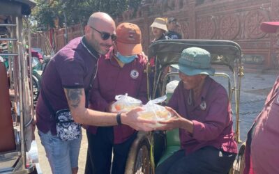 Distribution de repas aux cyclos pousses